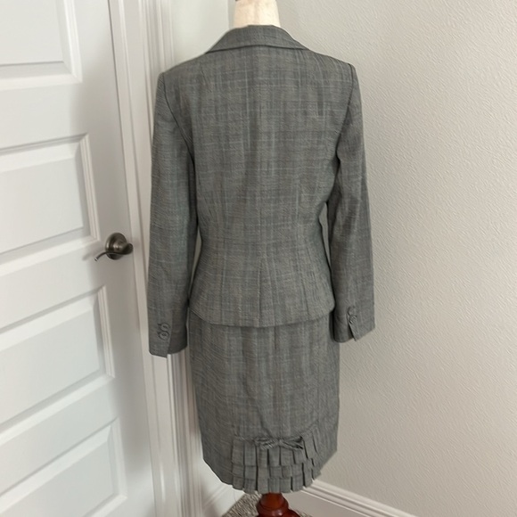 Kay Unger New York Skirt Suit Size 8 - Picture 9 of 10